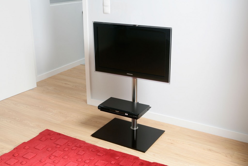 Soporte con ruedas para TV Reflecta 65P-Shelf, color Negro